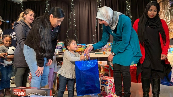 Church and Islamic center team up on Christmas